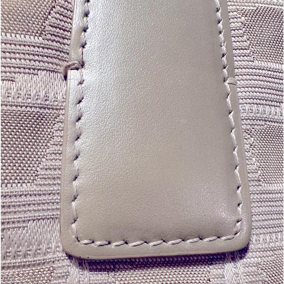 CHANEL Travel Line Tote pearlized handles - Picture 7 of 16